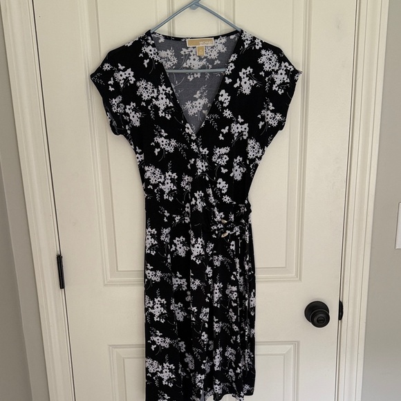 Michael Kors Black and White Floral Midi Dress new without tags - Picture 1 of 8